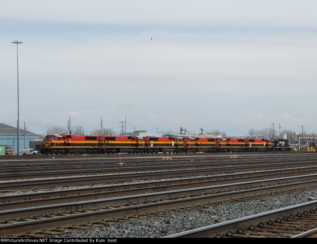 A whole lotta KCS SD70MACs 